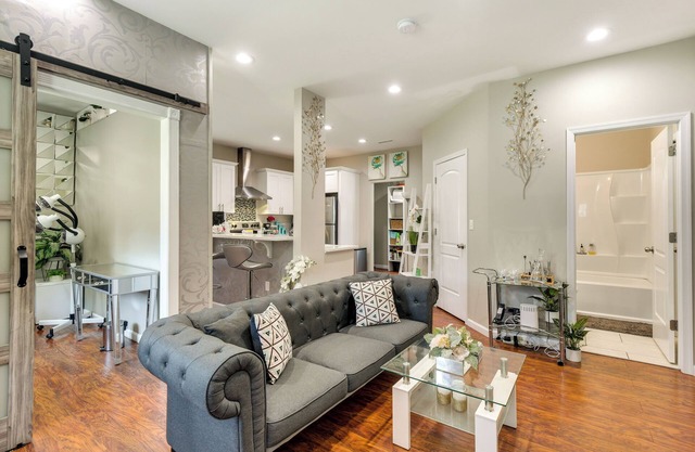 Charming Edgemere Home w/ Deck & Grill!
