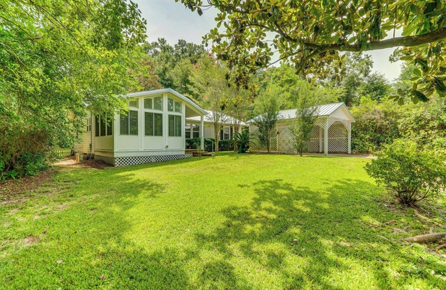 Charming Fairhope Home ~ 2 Mi to North Beach Park!