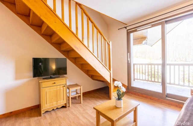 Charming Family Getaway w/ Sauna, Near Slopes, Pet-Friendly, Amazing Views