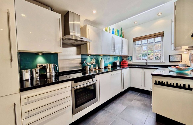 Charming Family Home in Molesey