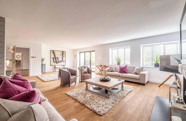 Luxury Retreat with Gardens in Ascot