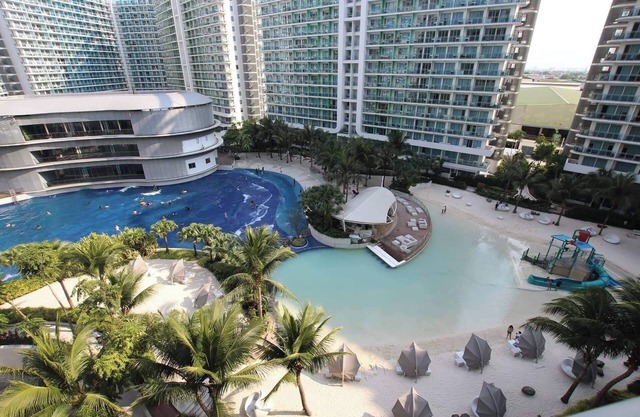 Charming family-sized condo at Azure Urban Resort with a grand wave pool!