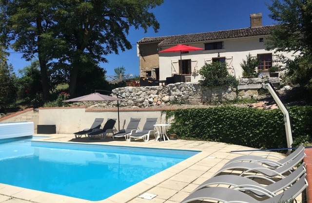 Mas de charme proche Toulouse avec piscine. Animaux et famille.