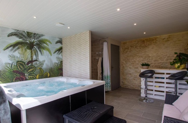 Gîte avec jardin, jacuzzi, proche Sarlat et Lascaux, idéal pour familles et amis