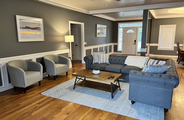 Charming Fayetteville home ideal for 30+nights! Close to U of A and hospital!