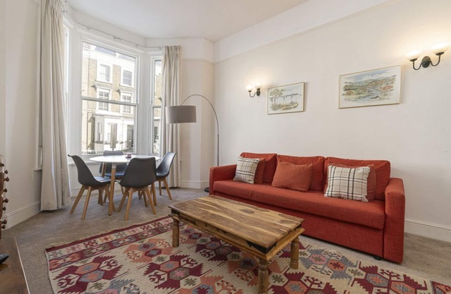 Charming 1 bed flat in West Brompton (sleeps 4)