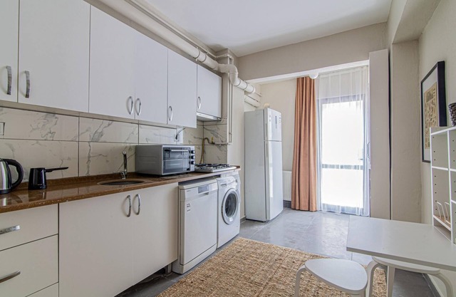 Charming Flat with Backyard Close to Zorlu Center