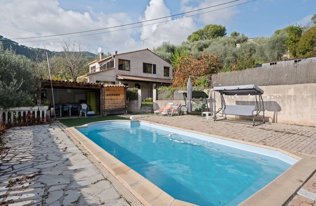 Maison calme à Drap avec piscine
