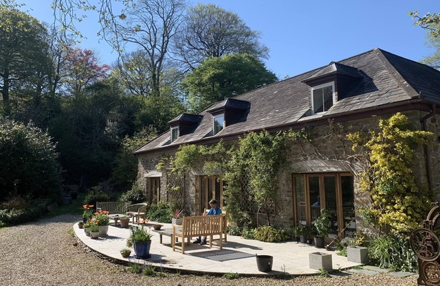 Charmante ancienne maison de coach, jardin idyllique, 4 couchages. Changement de vendredi.