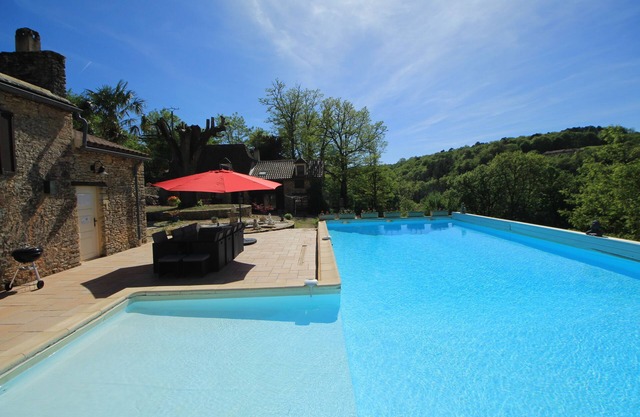 Charmante maison en pierre avec piscine privée au coeur du Périgord Noir