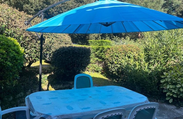 Charmante maison avec terrasse et piscine partagée, à deux pas de la plage – Idéale 4 pers