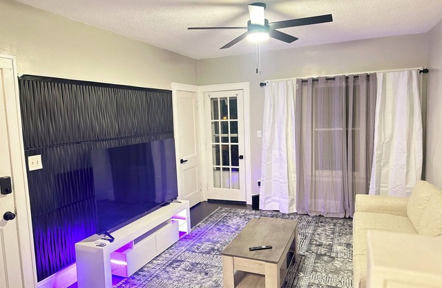 Charming Full private unit!! 2-bedrooms