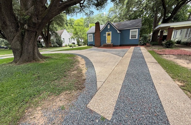 Charming furnished STR 1-bedroom in Beautiful Broadmoor with Wi-Fi and big yard