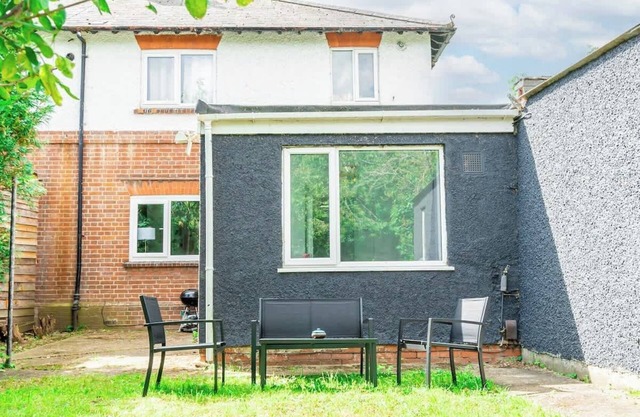 Omega @ Abingdon | Upper 1 Bedroom Cozy Flat