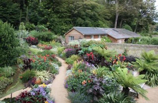 Charming Garden Lodge by the Sea – Peaceful Coastal Retreat