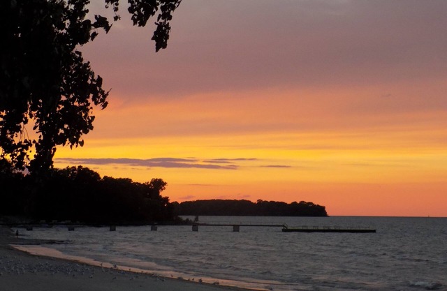 Charming Gem Beach, Île de Catawba, front de mer!
