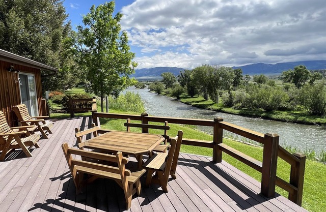 Charming Getaway on the Banks of the Madison River