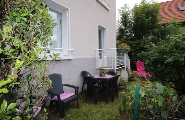 Charmant Gîte à Aurillac avec Jardin Privatif et Parking, Idéal pour 4 Pers., À Proximité du Centre