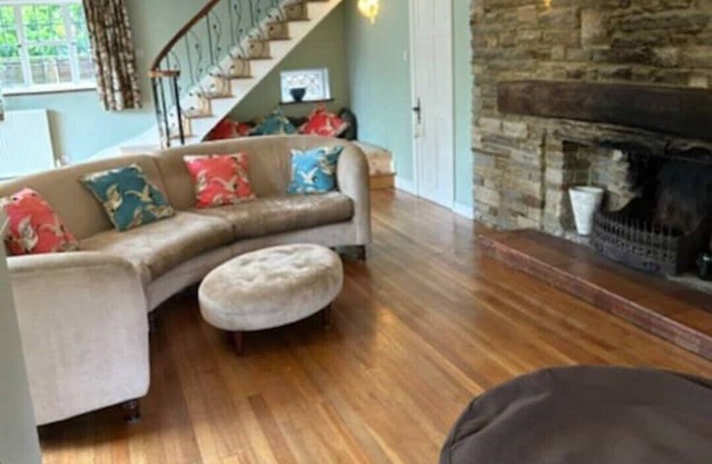 Unique opportunity for up to 12 guests in beautiful grounds close to London