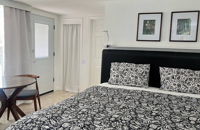 Charming guesthouse with private backyard just 3 doors down from New Orleans.
