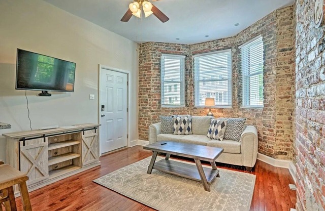 Charming Historic 1-bedroom apartment with WiFi, AC in pleasant Richmond