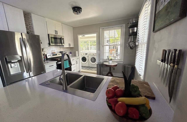 Charming Historic Avondale 3/1 with Backyard Bar and Grills, Close to Everything