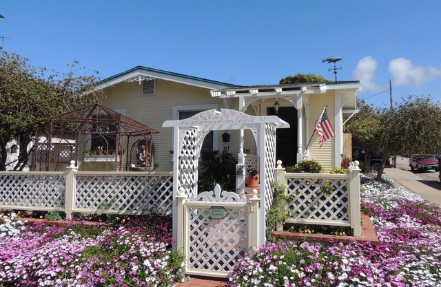 Charming & Historic Beach Cottage - Oasis au cœur du centre-ville