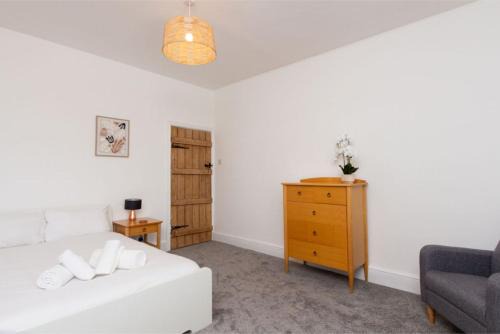 Charming Home 3mins from Manchester Airport