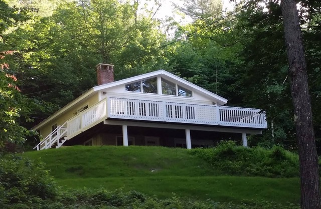 Charmante maison en face de Pleasant Lake, New London