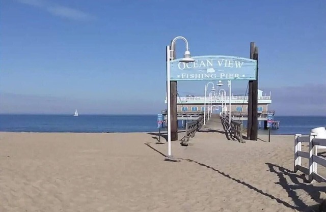 Charming home by the bay! 3 bedrooms, a block from the beach!