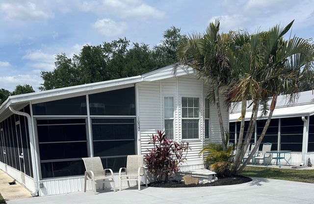 Charming Home in amazing Sun Outdoors Sarasota Resort - sleeps 5