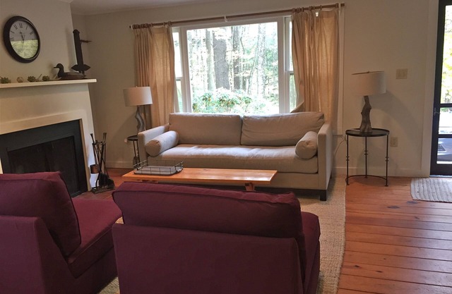 Charmante maison en privé Beachwood communautaire sur le lac Mahkeenac, Stockbridge