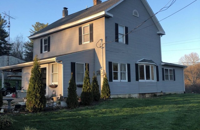 Charming home in prime location. Close to caves/state park/lake/shopping…