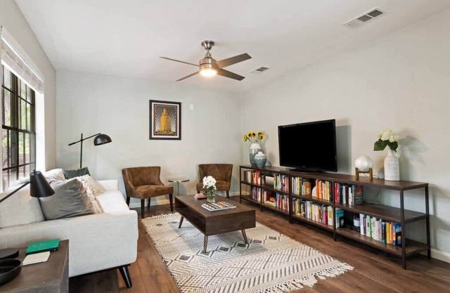 Charming Home in South Austin | 2 Bedrooms