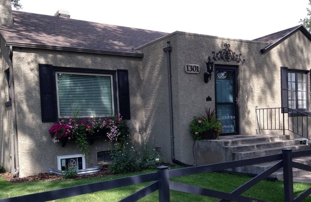 Charmante maison au coeur de la zone des arbres, à 4 pâtés de maisons de l'université du Wyoming!