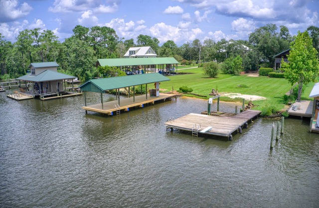 Charming Home on Fish River - Perfect for you Family!