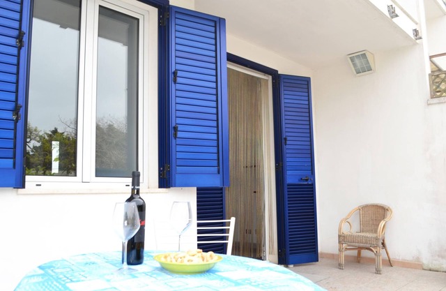 Charmante maison sur la plage avec terrasses spacieuses et jardin