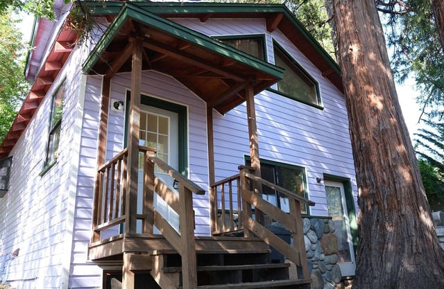 Charming Home with Yard in the ♡ of Mount Shasta. long~term