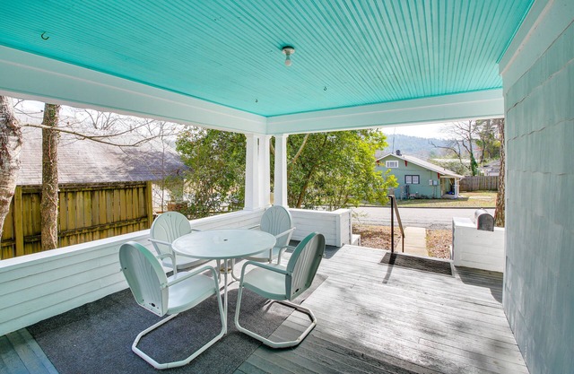Charming Hot Springs Home < 2 Mi to Bathhouse Row!