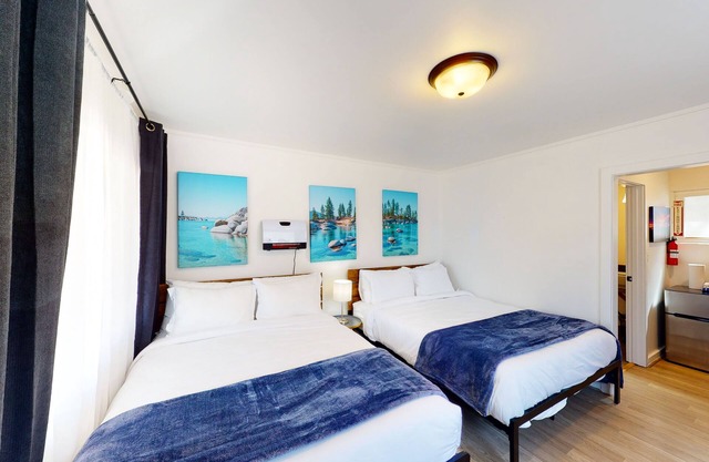 Charming hotel with lakeview, golf, skiing, WiFi, & Netflix