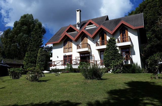 Charmante maison de 5 qtos sur un terrain de 3000m2, Wifi, barbecue et silence #