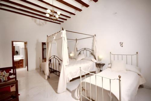 Charming House in Ayora + Terrace