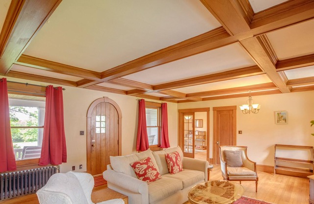 Charming House on Main Street! 3 Bed/3 Bath!