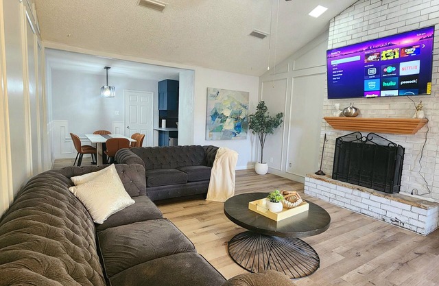 Charming house with 7-beds, high speed WiFi and GameRoom in marvelous Odessa