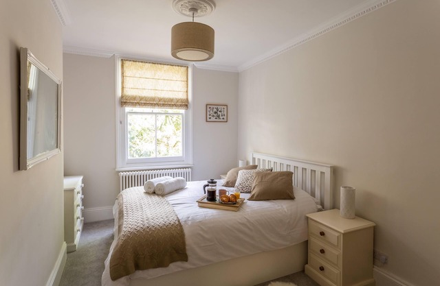 Charming Hove Apartment - NOUVEAU!