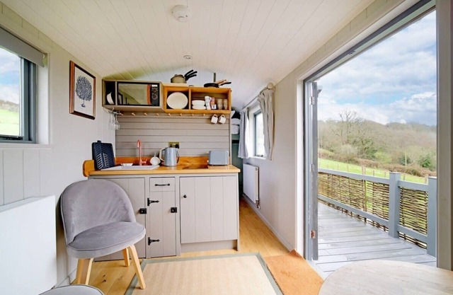 Charming Hut w/ Outdoor Bath & Decking, Sea Views