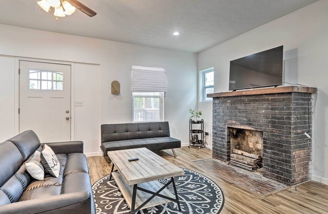 Charming Indianapolis Home ~ 4 Mi to Dtwn!