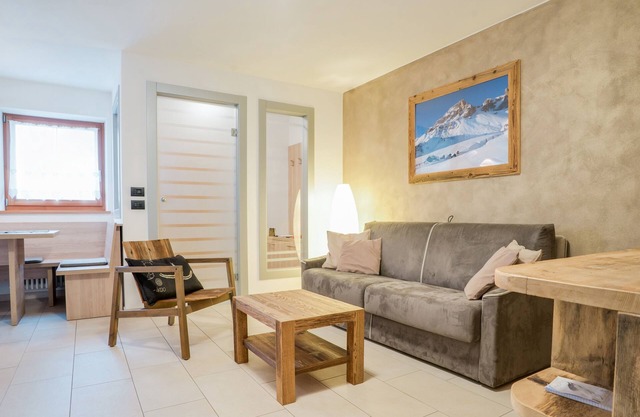 Charmant appartement "Il Mondo di Patty 3" avec vue sur les montagnes, Wi-Fi et jardin