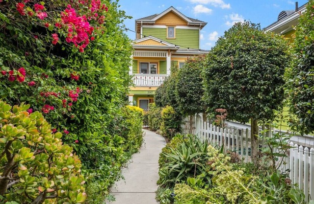 Charming Junipera One Bdrm in great location! (B)