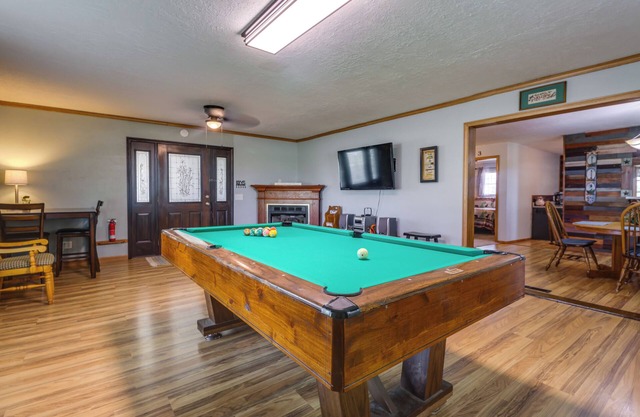 Charming Kaw Lake Country Home w/ Game Room!
